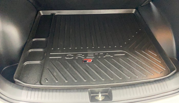2017 Hyundai Creta SX PLUS 1.6 PETROL, Petrol, Manual, 28,318 km, Boot Inside
