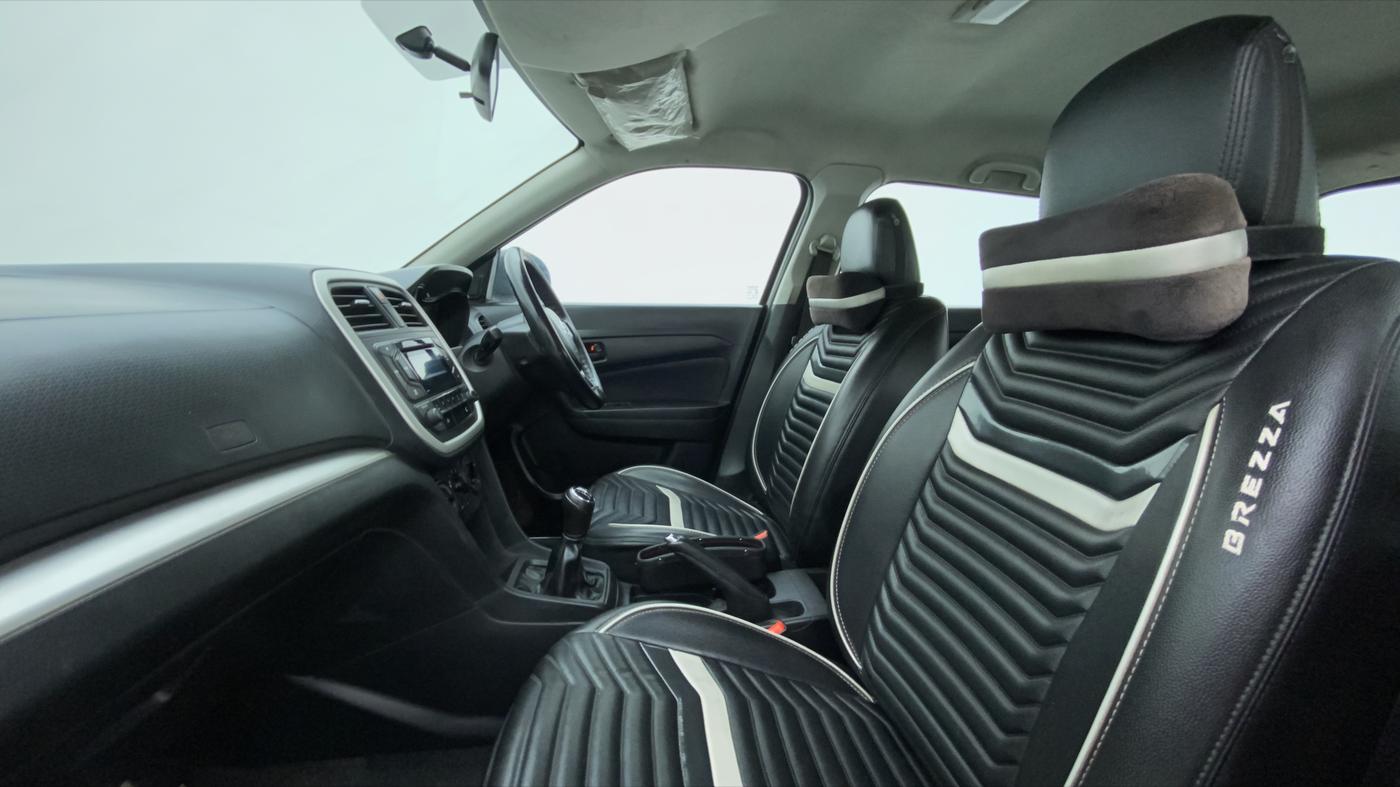 2019 Maruti Vitara Brezza VDI, Diesel, Manual, 88,438 km, Right Side Front Door Cabin