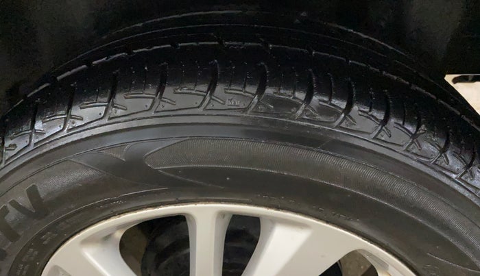 2013 Maruti Swift ZXI, Petrol, Manual, 20,431 km, Left Rear Tyre Tread