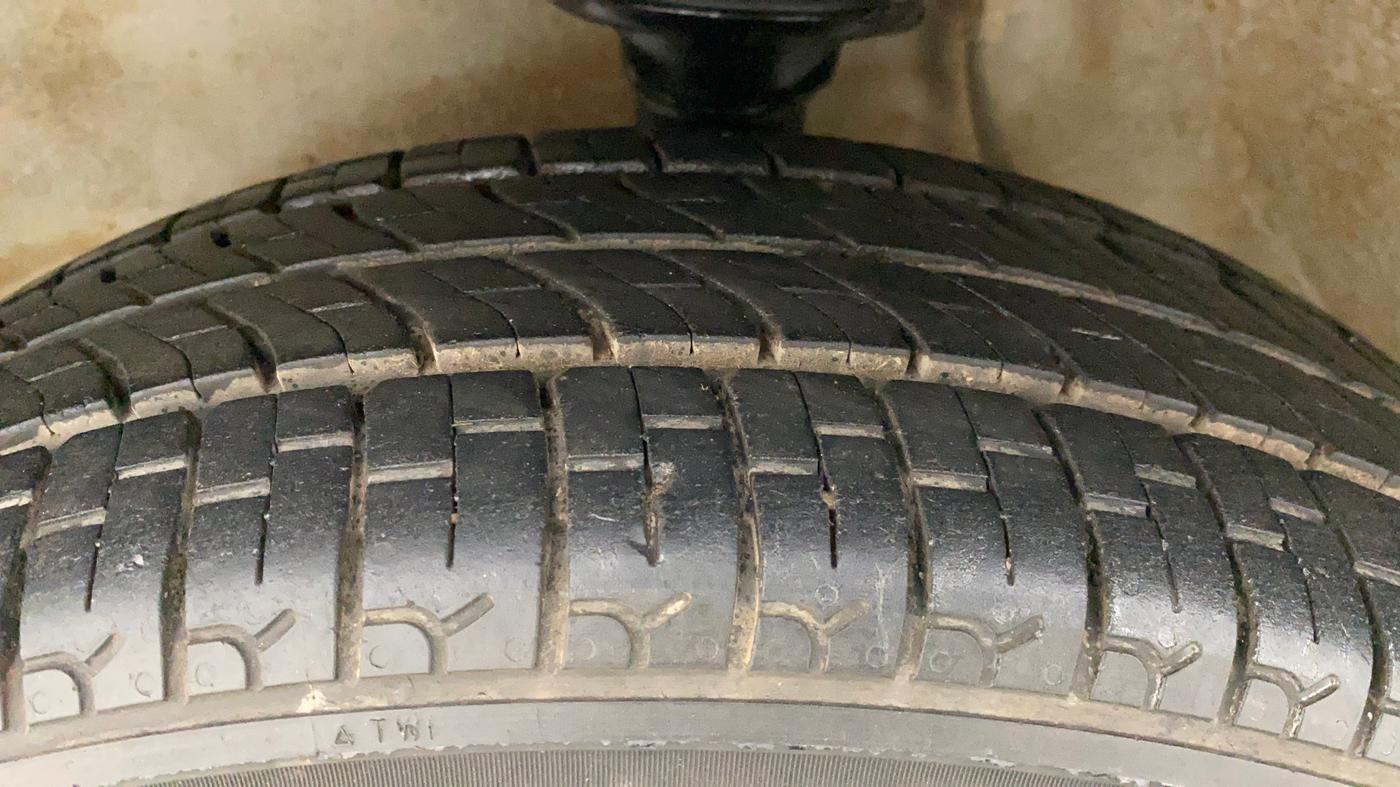 2017 Maruti Alto K10 VXI, Petrol, Manual, 64,709 km, Left Front Tyre Tread