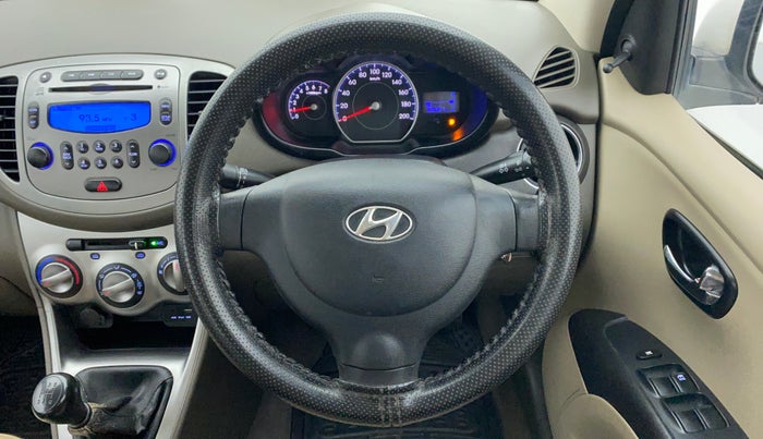 2016 Hyundai i10 SPORTZ 1.1 IRDE2, Petrol, Manual, 63,395 km, Steering Wheel Close Up