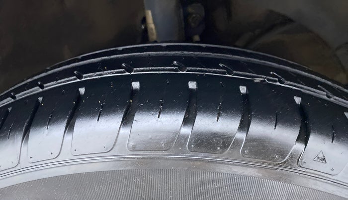 2019 Maruti Dzire VDI, Diesel, Manual, 29,194 km, Right Front Tyre Tread
