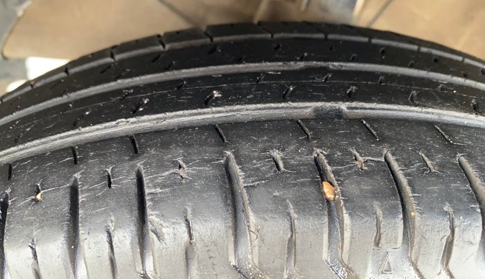 2019 Maruti Dzire VXI, Petrol, Manual, 49,126 km, Left Front Tyre Tread