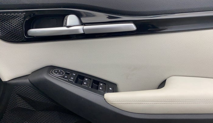 2022 KIA SELTOS HTX 1.5 PETROL, Petrol, Manual, 42,910 km, Driver Side Door Panels Control