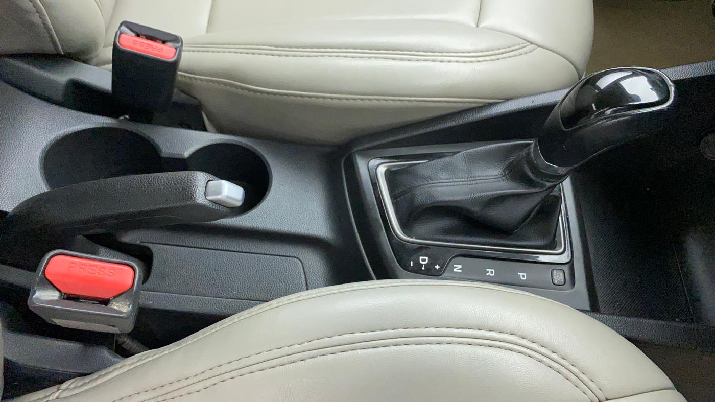 2019 Hyundai Elite i20 ASTA (O) CVT, Petrol, Automatic, 31,248 km, Gear Lever