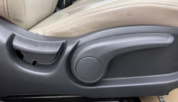 2019 Hyundai Elite i20 ASTA (O) CVT, Petrol, Automatic, 31,248 km, Driver Side Adjustment Panel