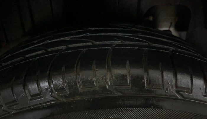 2023 Mahindra XUV300 W6 1.2 PETROL AMT, Petrol, Automatic, 39,599 km, Right Rear Tyre Tread