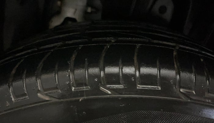 2023 Mahindra XUV300 W6 1.2 PETROL AMT, Petrol, Automatic, 39,599 km, Left Rear Tyre Tread