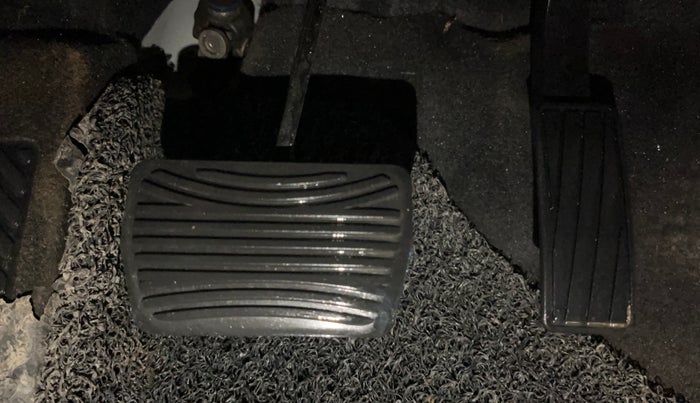 2023 Mahindra XUV300 W6 1.2 PETROL AMT, Petrol, Automatic, 39,599 km, Pedals