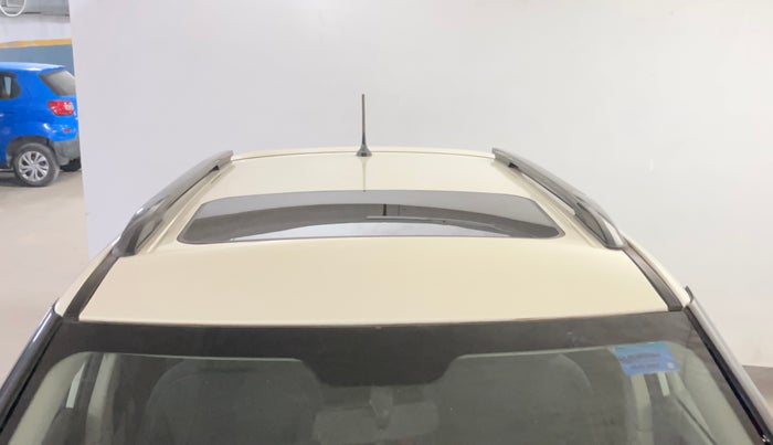 2023 Mahindra XUV300 W6 1.2 PETROL AMT, Petrol, Automatic, 39,599 km, Moonroof/ Sunroof