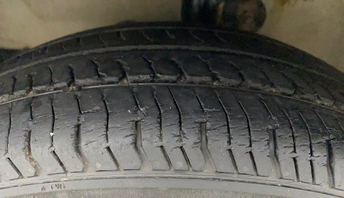 2010 Maruti A Star VXI, Petrol, Manual, 35,172 km, Left Front Tyre Tread
