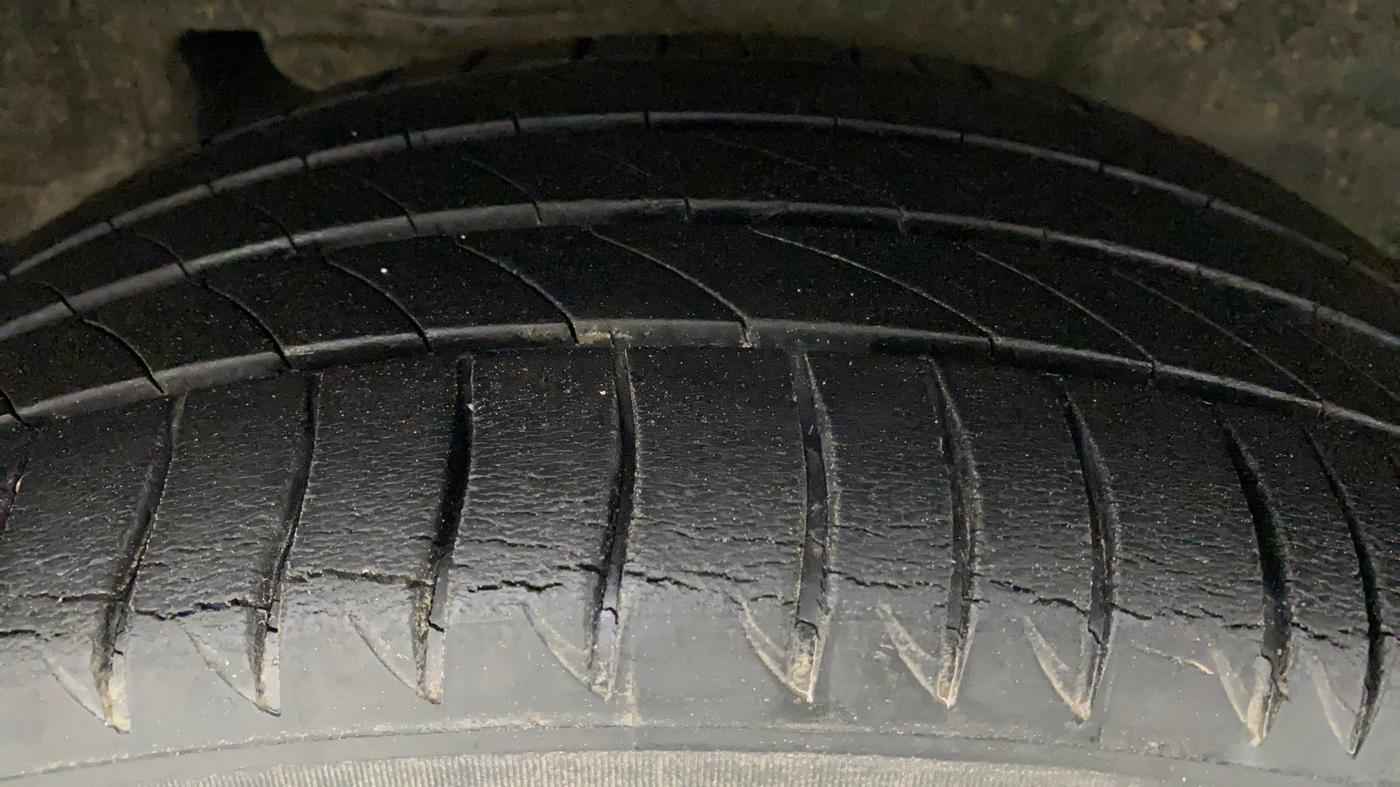 2014 Toyota Corolla Altis VL AT PETROL, Petrol, Automatic, 1,04,005 km, Left Rear Tyre Tread