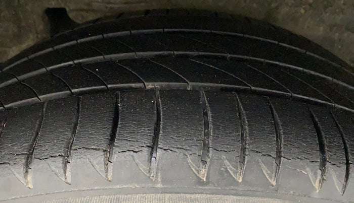 2014 Toyota Corolla Altis VL AT PETROL, Petrol, Automatic, 1,04,005 km, Left Rear Tyre Tread