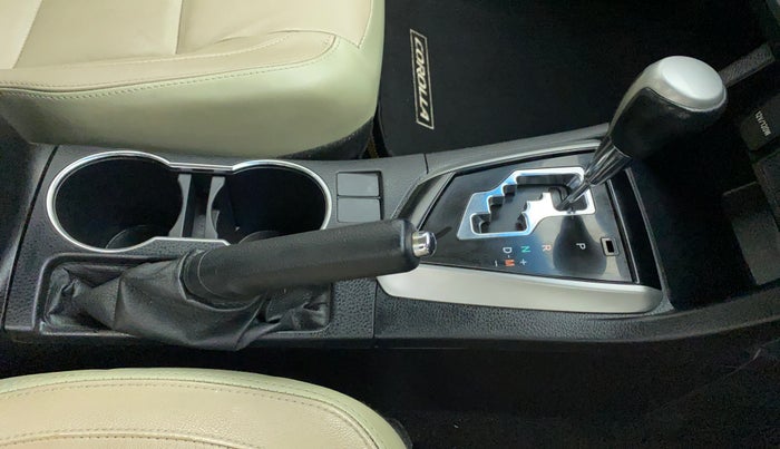 2014 Toyota Corolla Altis VL AT PETROL, Petrol, Automatic, 1,04,005 km, Gear Lever