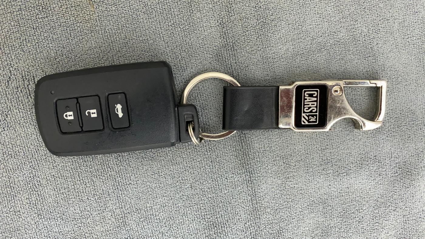 2014 Toyota Corolla Altis VL AT PETROL, Petrol, Automatic, 1,04,005 km, Key Close Up