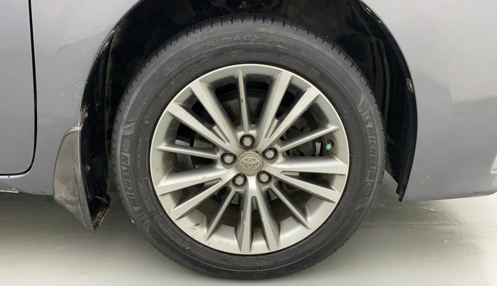 2014 Toyota Corolla Altis VL AT PETROL, Petrol, Automatic, 1,04,005 km, Right Front Wheel