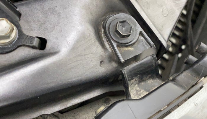 2014 Toyota Corolla Altis VL AT PETROL, Petrol, Automatic, 1,04,005 km, Right headlight - Clamp has minor damage