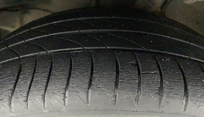 2014 Toyota Corolla Altis VL AT PETROL, Petrol, Automatic, 1,04,005 km, Left Front Tyre Tread