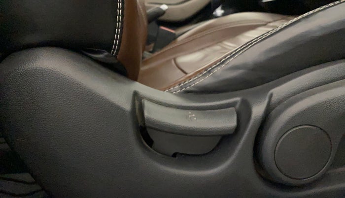 2015 Hyundai Elite i20 SPORTZ 1.2, Petrol, Manual, 51,700 km, Driver Side Adjustment Panel