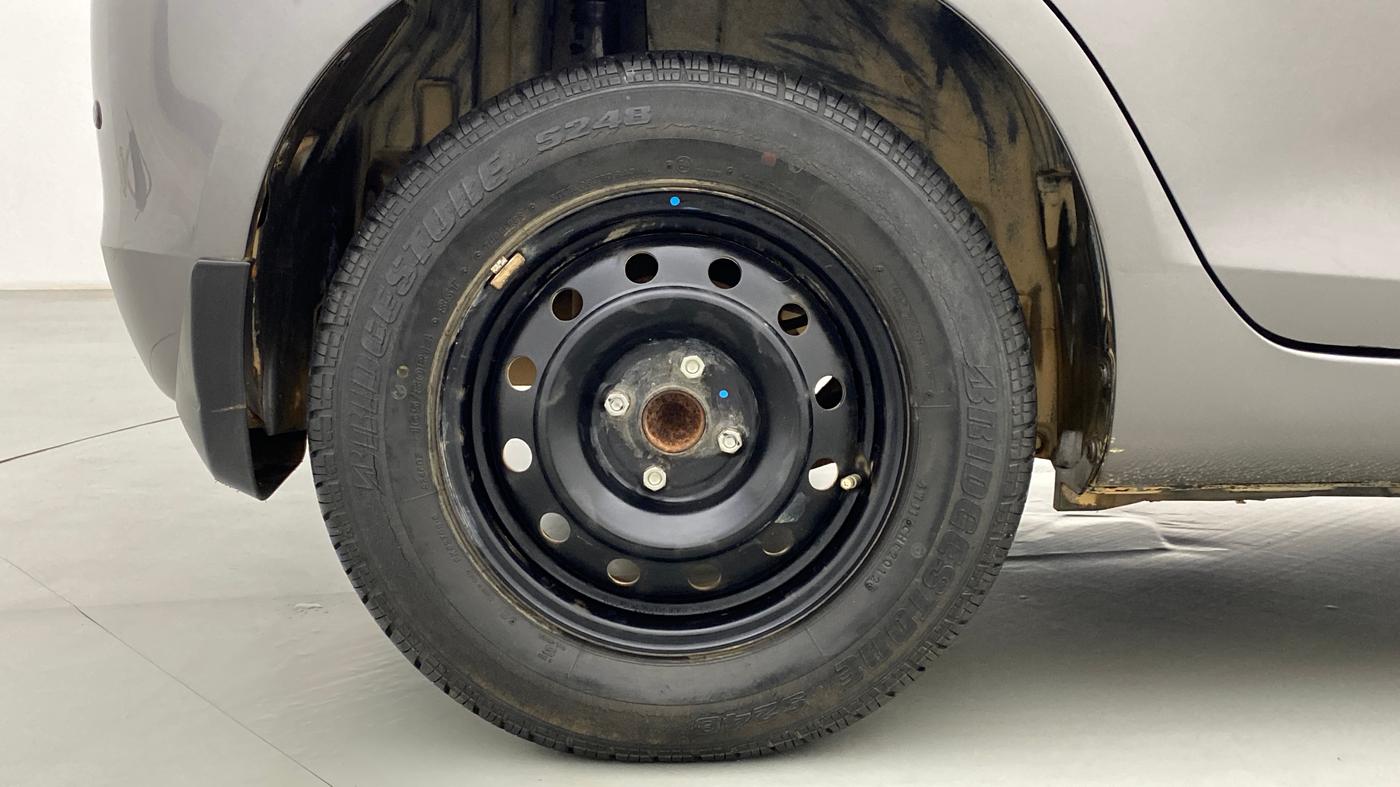 2012 Maruti Swift VXI, Petrol, Manual, 26,269 km, Right Rear Wheel