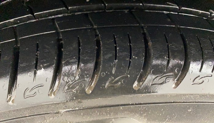 2017 Skoda Rapid STYLE 1.6 MPI AT, Petrol, Automatic, 1,17,571 km, Right Rear Tyre Tread