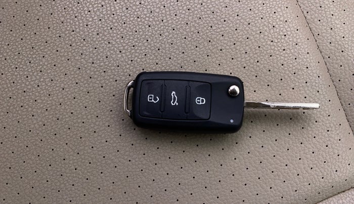 2017 Skoda Rapid STYLE 1.6 MPI AT, Petrol, Automatic, 1,17,571 km, Key Close Up