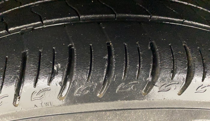 2017 Skoda Rapid STYLE 1.6 MPI AT, Petrol, Automatic, 1,17,571 km, Left Front Tyre Tread