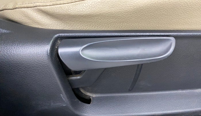 2017 Skoda Rapid STYLE 1.6 MPI AT, Petrol, Automatic, 1,17,571 km, Driver Side Adjustment Panel