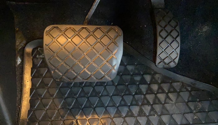 2017 Skoda Rapid STYLE 1.6 MPI AT, Petrol, Automatic, 1,17,571 km, Pedals