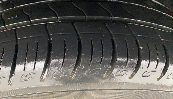 2017 Skoda Rapid STYLE 1.6 MPI AT, Petrol, Automatic, 1,17,571 km, Left Rear Tyre Tread