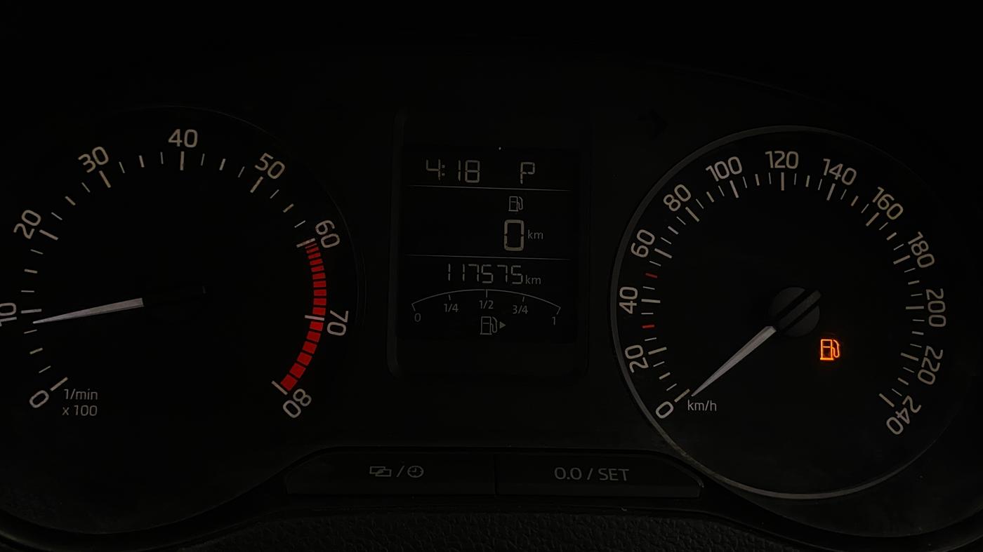 2017 Skoda Rapid STYLE 1.6 MPI AT, Petrol, Automatic, 1,17,571 km, Odometer Image