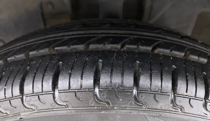 2017 Datsun Redi Go T (O), Petrol, Manual, 97,628 km, Left Front Tyre Tread