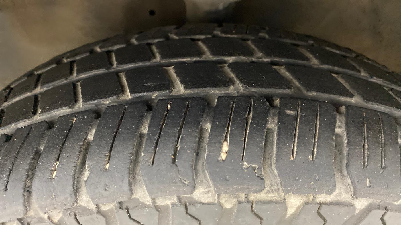 2010 Hyundai Santro Xing GLS, Petrol, Manual, 72,281 km, Left Front Tyre Tread