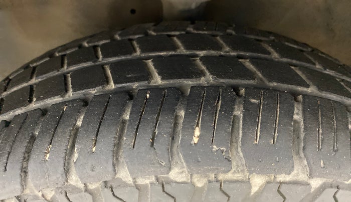 2010 Hyundai Santro Xing GLS, Petrol, Manual, 72,281 km, Left Front Tyre Tread