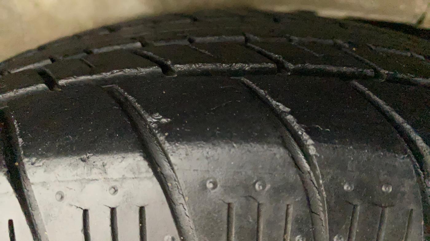 2010 Maruti A Star VXI, Petrol, Manual, 20,866 km, Left Rear Tyre Tread