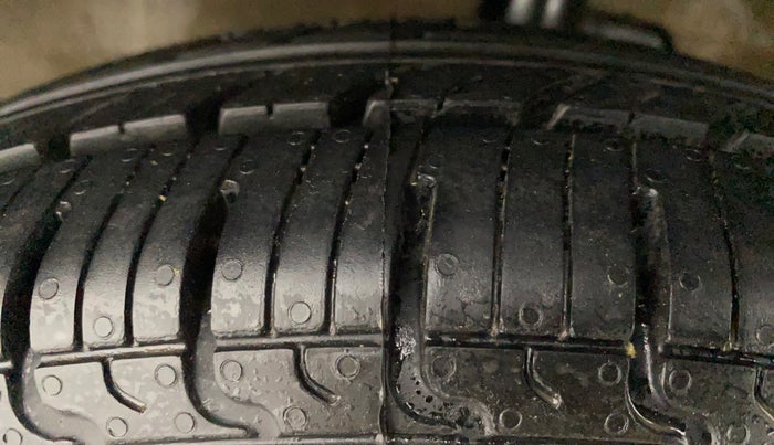 2010 Maruti A Star VXI, Petrol, Manual, 20,866 km, Left Front Tyre Tread