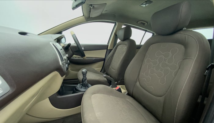 2011 Hyundai i20 SPORTZ 1.2 O, Petrol, Manual, 56,005 km, Right Side Front Door Cabin View