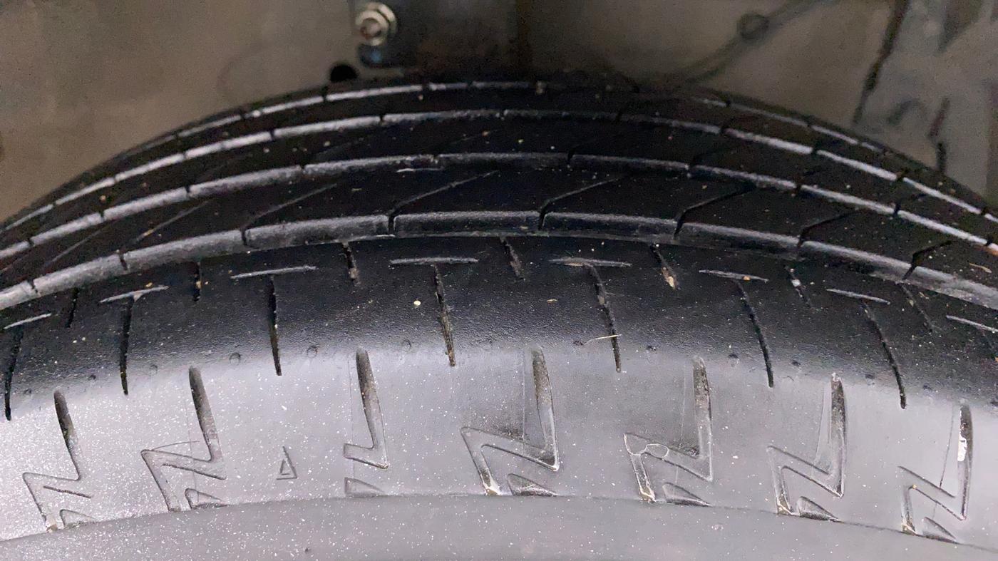2012 Maruti Swift Dzire ZXI 1.2 BS IV, Petrol, Manual, 57,122 km, Right Front Tyre Tread