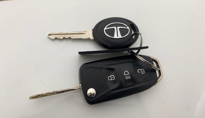 2017 Tata Tiago XZA PETROL, Petrol, Automatic, 66,864 km, Key Close Up