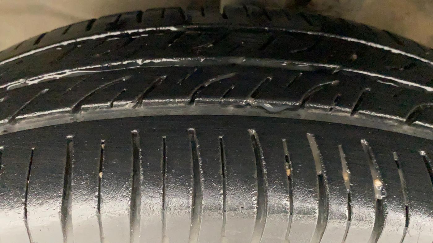 2012 Maruti Wagon R 1.0 VXI, Petrol, Manual, 37,927 km, Left Front Tyre Tread