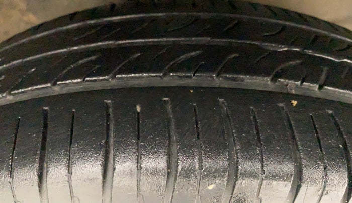 2012 Maruti Wagon R 1.0 VXI, Petrol, Manual, 37,927 km, Right Front Tyre Tread