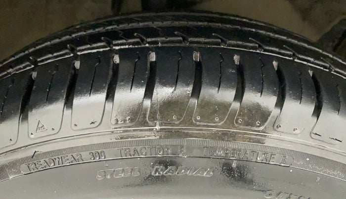 2010 Maruti Swift Dzire VXI, Petrol, Manual, 58,076 km, Right Front Tyre Tread