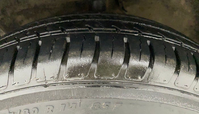 2010 Maruti Swift Dzire VXI, Petrol, Manual, 58,076 km, Left Front Tyre Tread