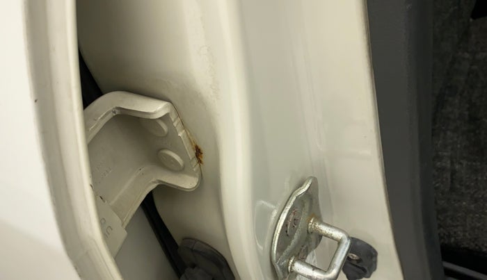 2010 Maruti Swift Dzire VXI, Petrol, Manual, 58,076 km, Right B pillar - Slightly rusted