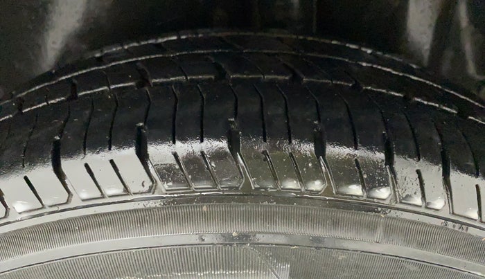 2010 Maruti Swift Dzire VXI, Petrol, Manual, 58,076 km, Left Rear Tyre Tread