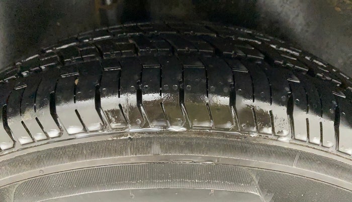 2010 Maruti Swift Dzire VXI, Petrol, Manual, 58,076 km, Right Rear Tyre Tread
