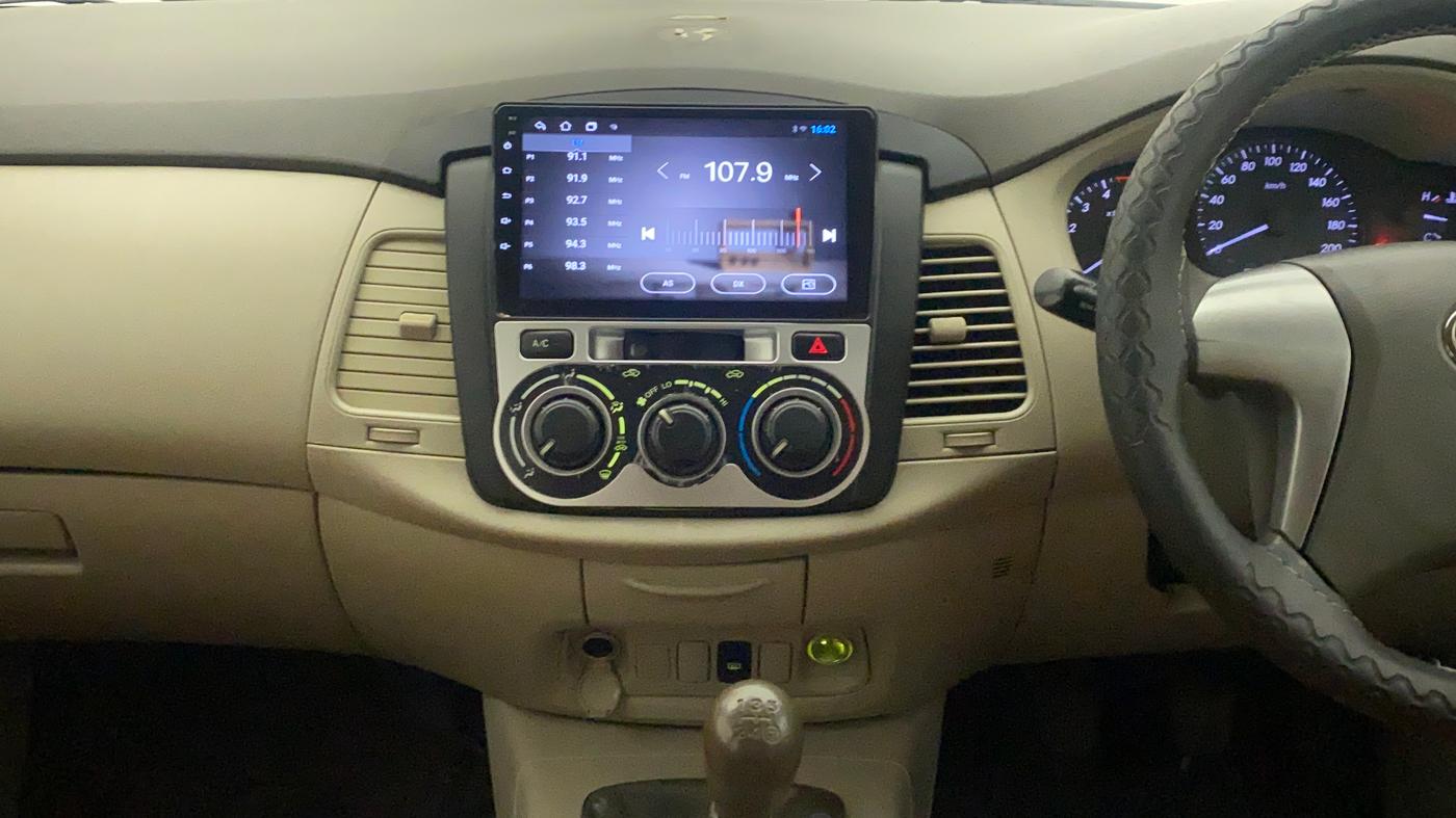 2012 Toyota Innova 2.5 GX 8 STR, Diesel, Manual, 89,683 km, Air Conditioner