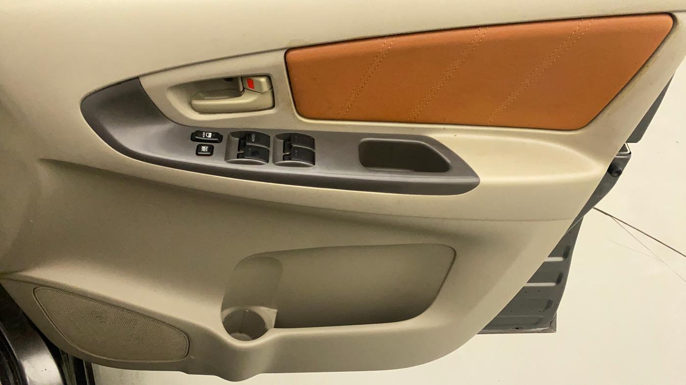 2012 Toyota Innova 2.5 GX 8 STR, Diesel, Manual, 89,683 km, Driver Side Door Panels Control