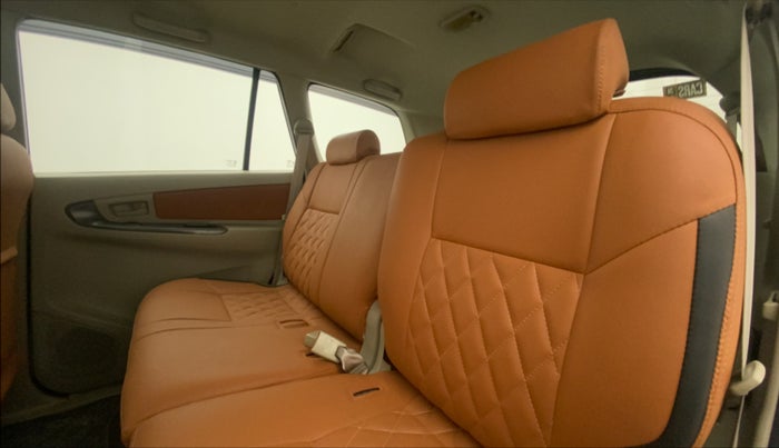 2012 Toyota Innova 2.5 GX 8 STR, Diesel, Manual, 89,683 km, Right Side Rear Door Cabin