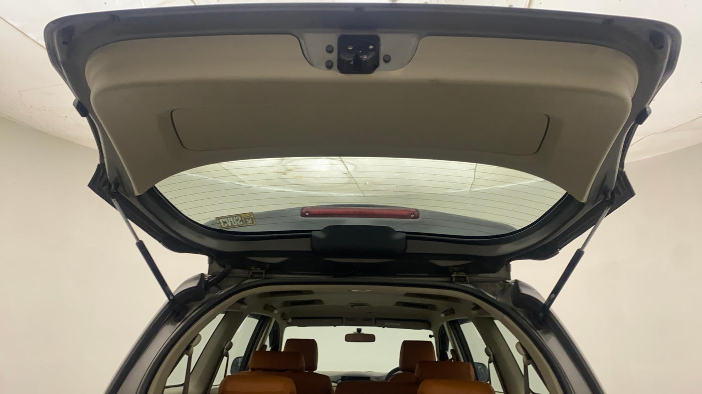 2012 Toyota Innova 2.5 GX 8 STR, Diesel, Manual, 89,683 km, Boot Door Open